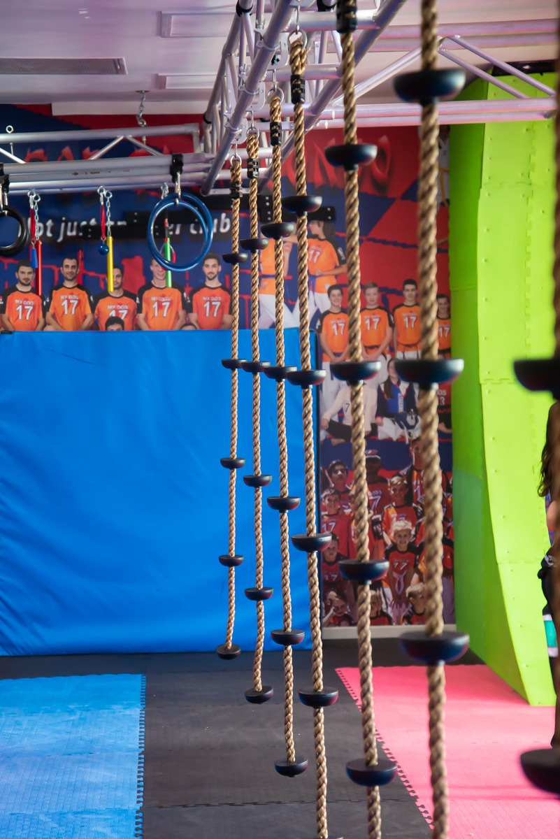 Rope climbing obstacle